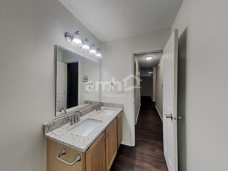 Building Photo - 12757 Sovereign Ln