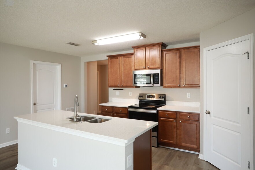 Building Photo - 3426 Canyon Falls Dr