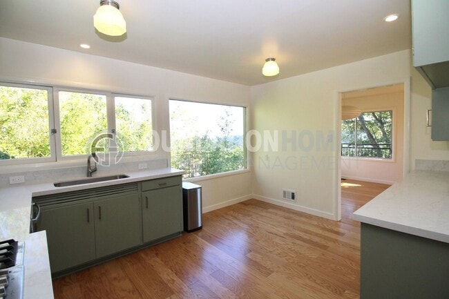 Building Photo - 4BD/2BA San Anselmo Home on a Cul-De-Sac!  Mount Tam Views!  Large Yard!   FOUNDATION