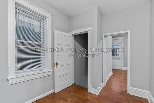 Building Photo - 2732 Utah St