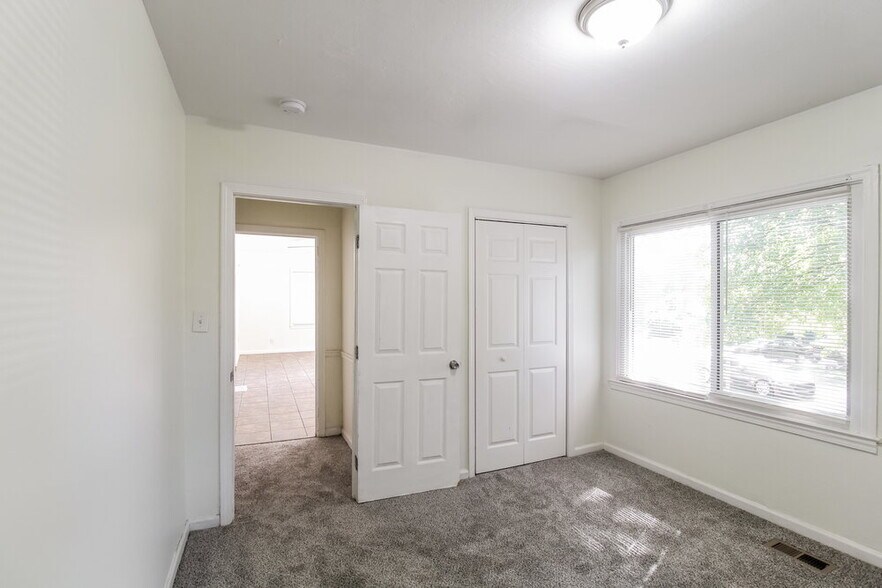 Building Photo - 1111 Burbank Cir