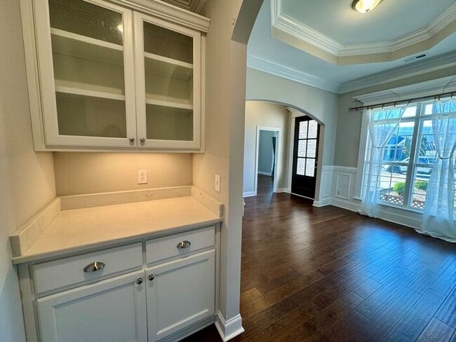 Building Photo - Look and Lease