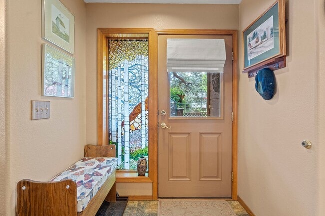 Building Photo - Cozy Green Mountain Falls Cottage