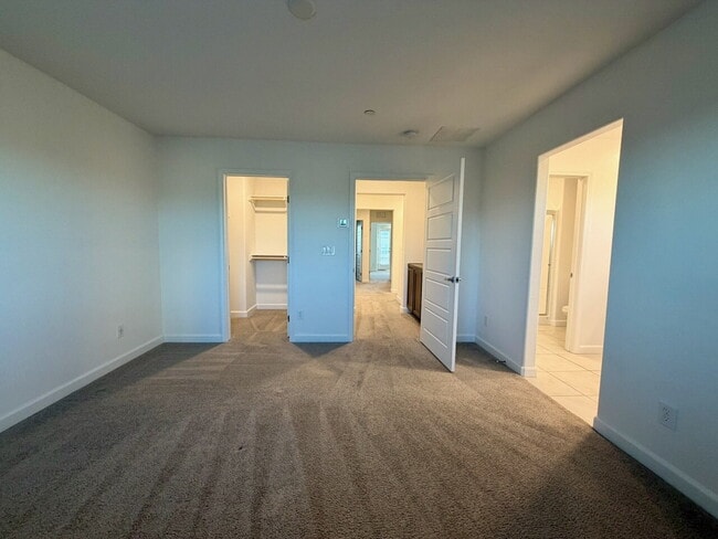 Building Photo - 3 BED 2.5 BATH 2 CAR GARAGE TOWNHOUSE FOR RENT LOCATED IN CADENCE MASTER COMMUNITY