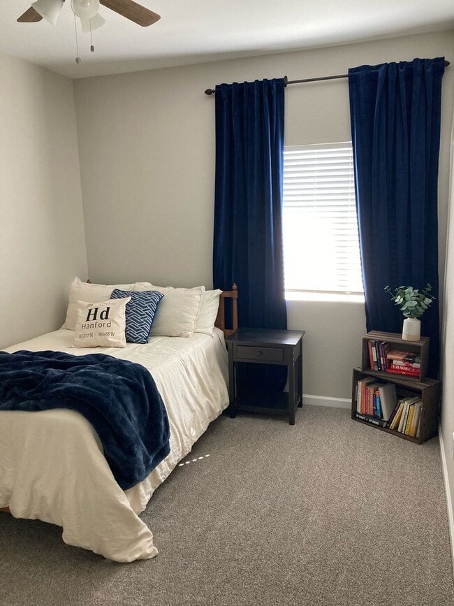 Building Photo - Charming 3 bedroom 2 bathroom home located...