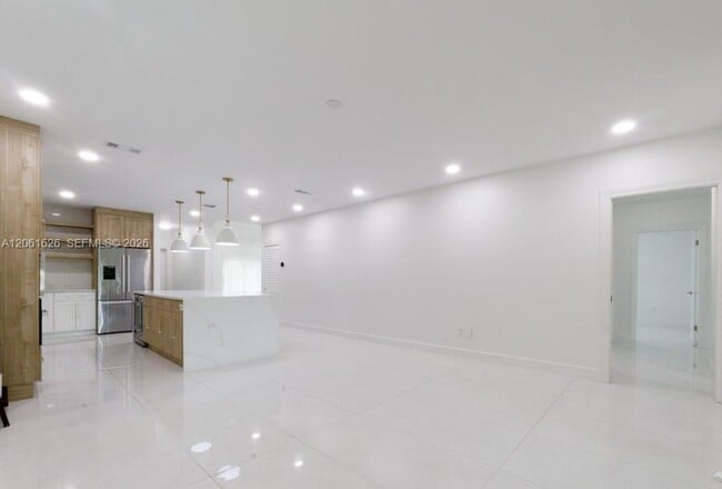 Building Photo - 6305 SW 31st St