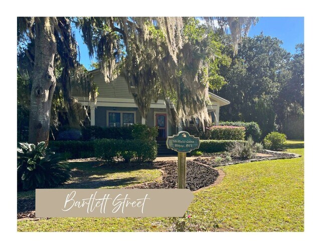 Building Photo - 208 Bartlett St