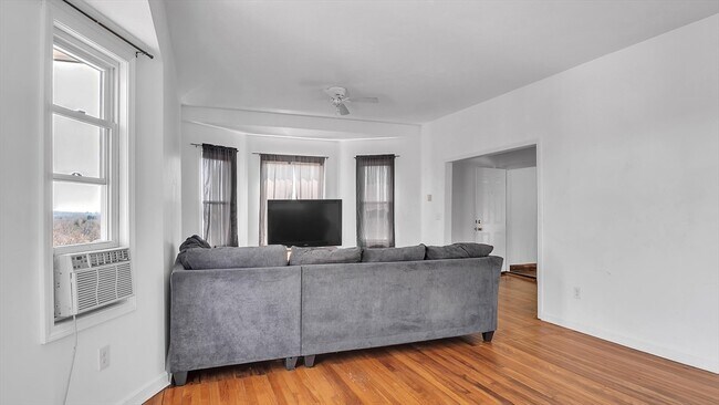 Building Photo - 1442 Main St