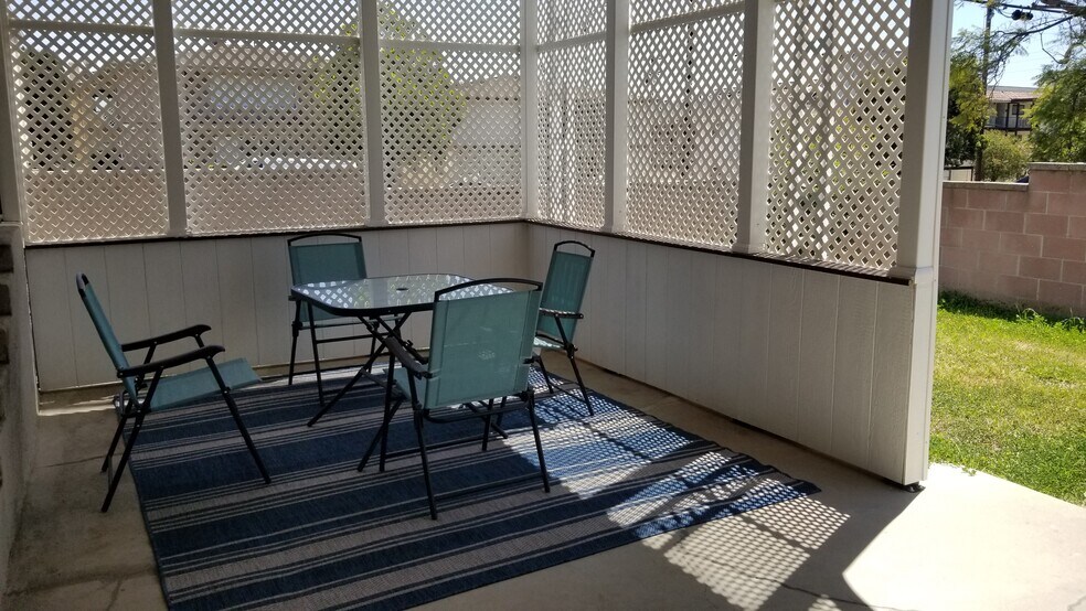 Outdoor patio - 1501 W Santa Cruz St