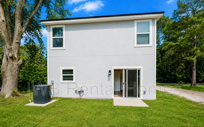 Building Photo - 6052 Redpoll Ave