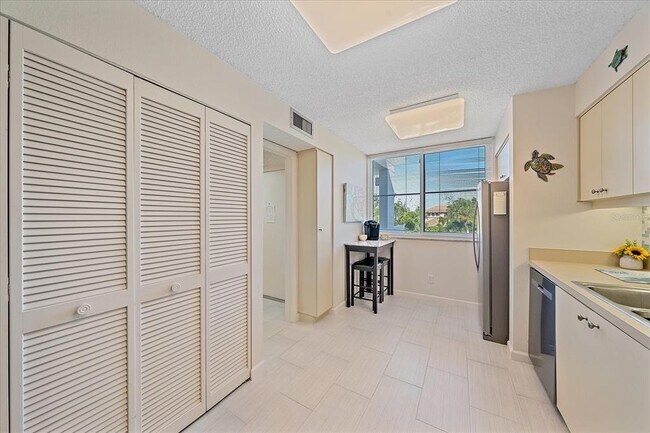 Building Photo - 618 Bayport Wy