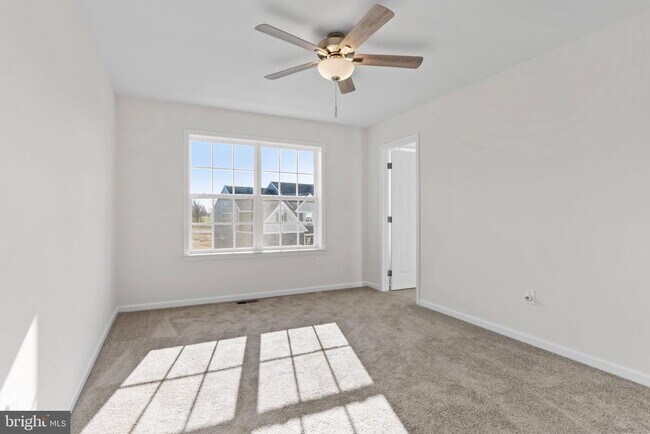 Building Photo - 32 Pamela Dr