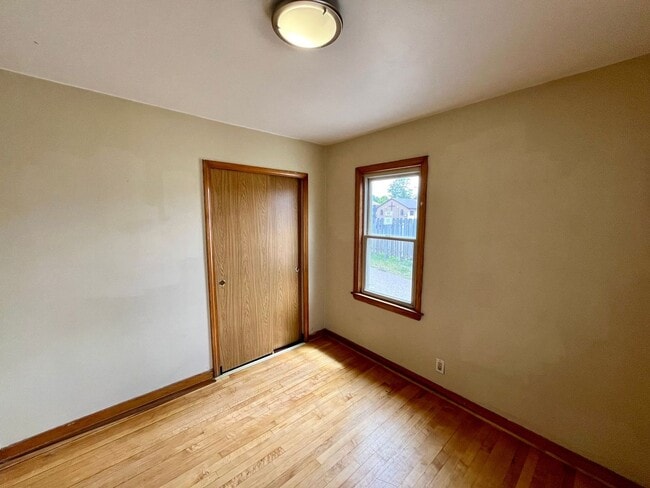 Building Photo - 3 Bed 1 Bath Single Family Home in Rhinela...