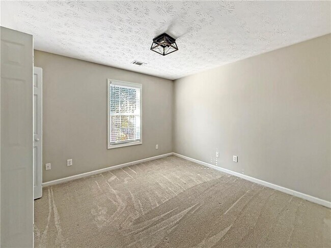 Building Photo - 3028 Express Ln NE