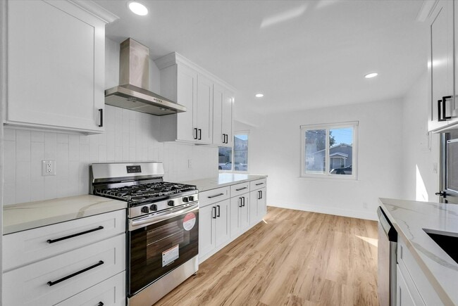 Building Photo - 18442 Patterson Ln