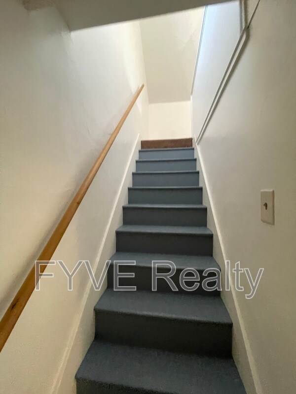 Building Photo - 489 Norton St