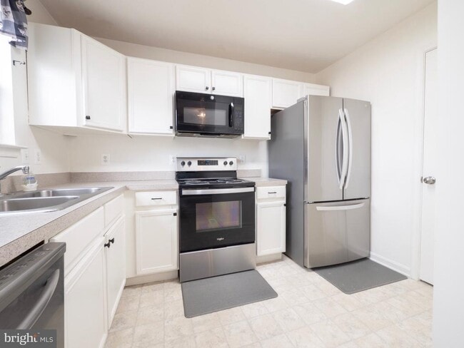 Building Photo - 173 Equestrian Dr