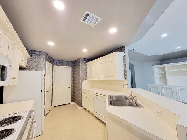 Building Photo - 309 Rolling Hills Dr W