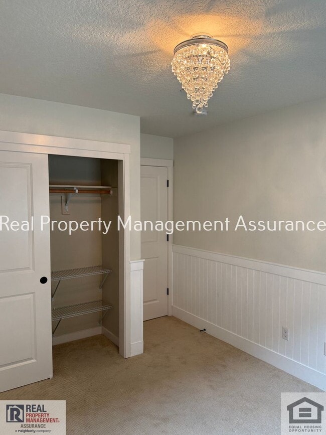 Building Photo - 28857 SW Geneva Loop