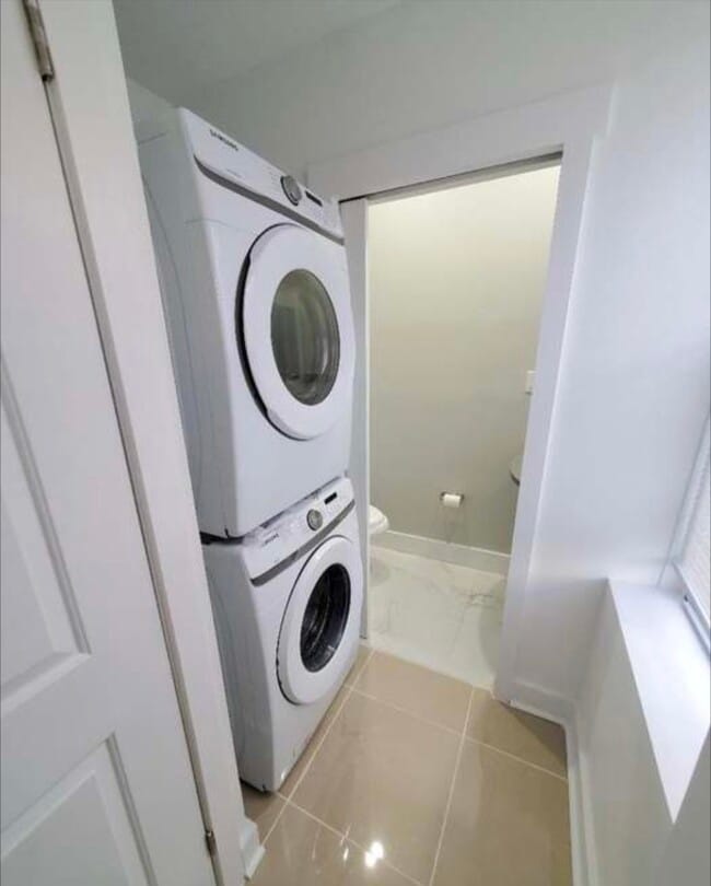 Building Photo - 5425 Catharine St