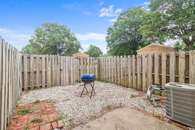 Building Photo - 1579 Darren Cir