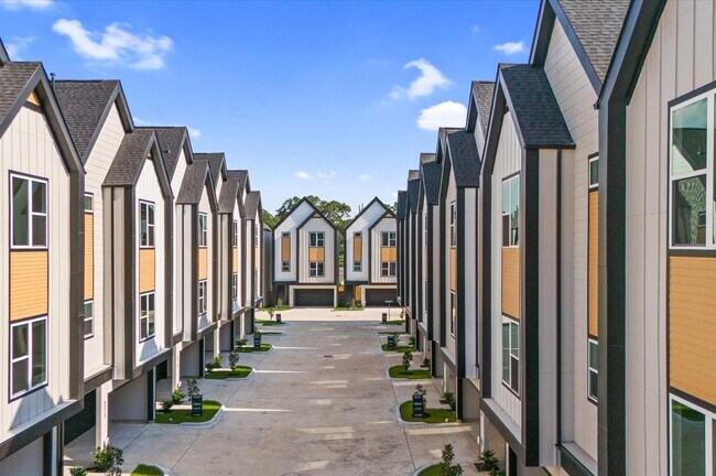 Building Photo - 1307 Oak Tree Dr