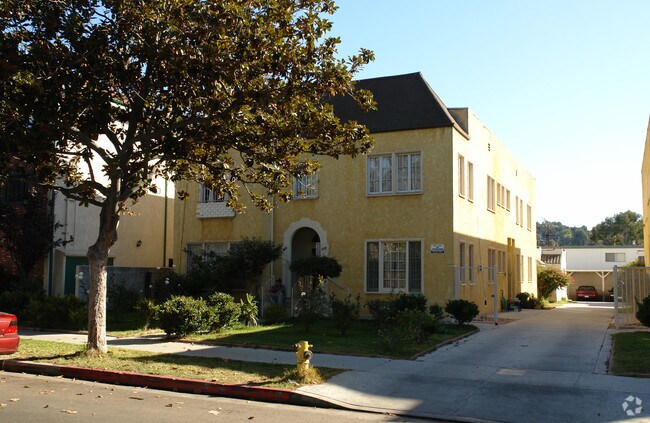Building Photo - 918 E Garfield Ave