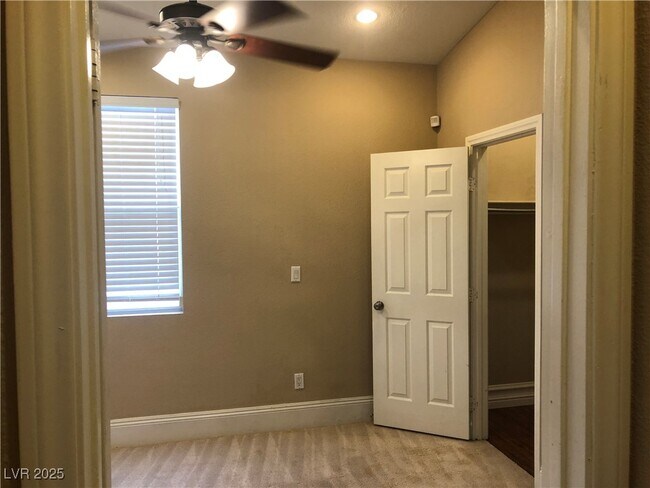 Building Photo - 9160 Valley Spring Ct