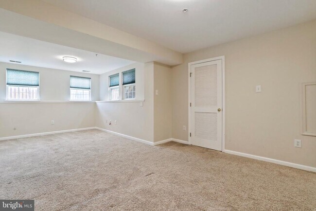 Building Photo - 8818 Papillon Dr