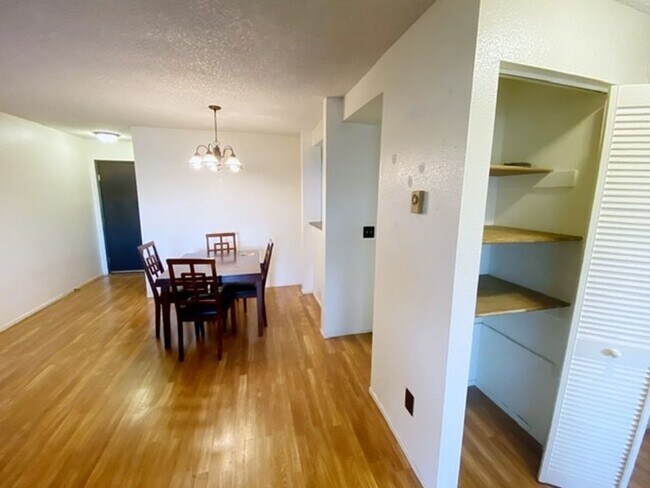 Building Photo - 4660 Reka Dr