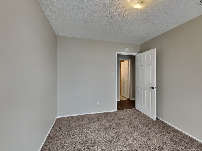 Building Photo - 1201 Saturn Dr