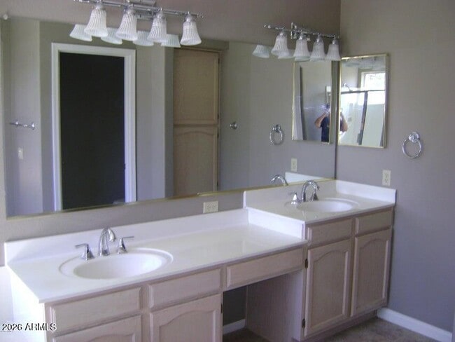Building Photo - 1217 E Lighthouse Ct