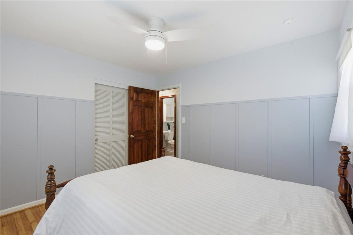 Building Photo - 45320 Barefoot Dr