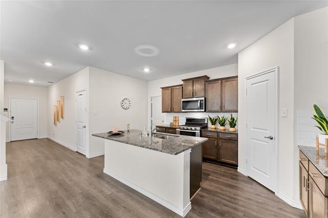 Building Photo - 706 Willow View Way