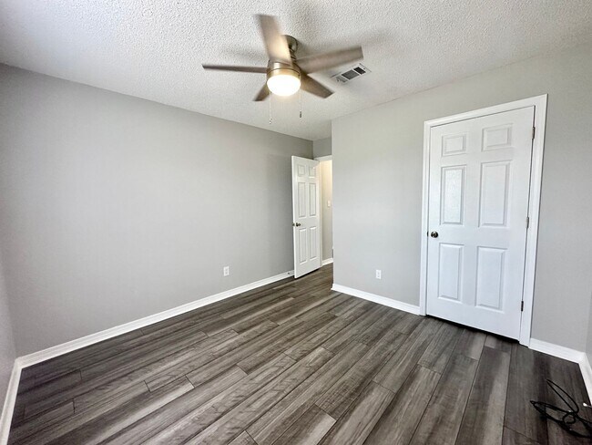 Building Photo - 3br/2ba minutes to NAS back gate