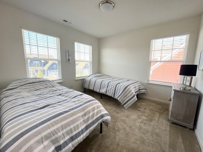 Building Photo - 3428 Crow Pt Wy