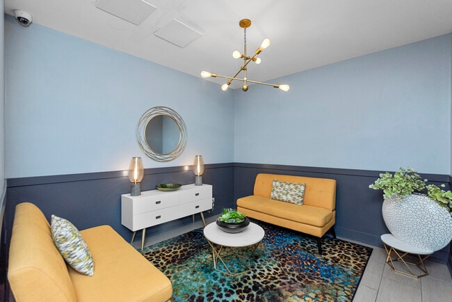 Primary Photo - 1220 N Lasalle-C3