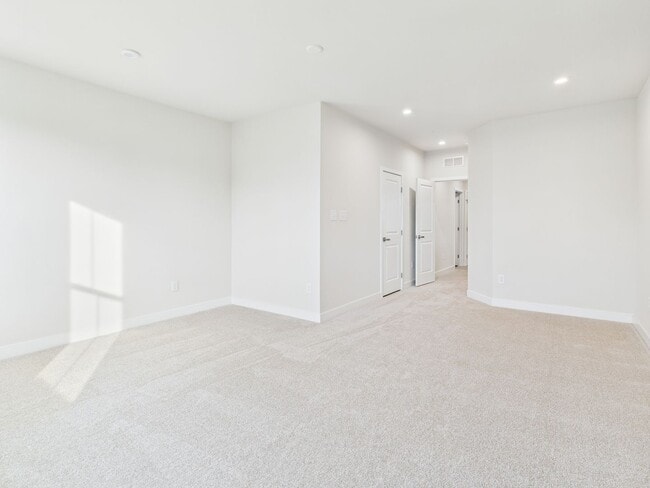 Building Photo - 8029 Lake Laurel Ln