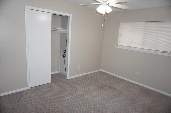 Building Photo - 5022 Fox Hollow Blvd