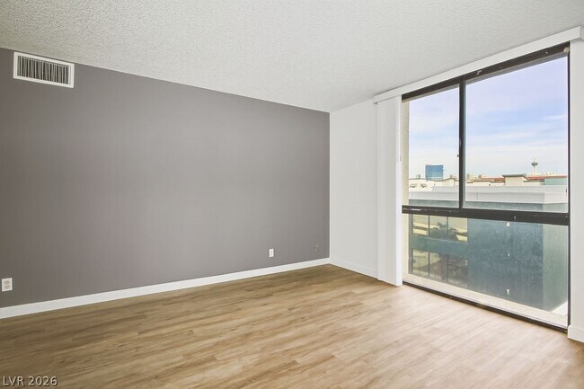 Building Photo - 3930 University Center Dr