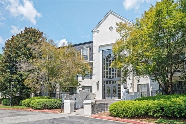 Building Photo - 4303 Pine Heights Dr NE