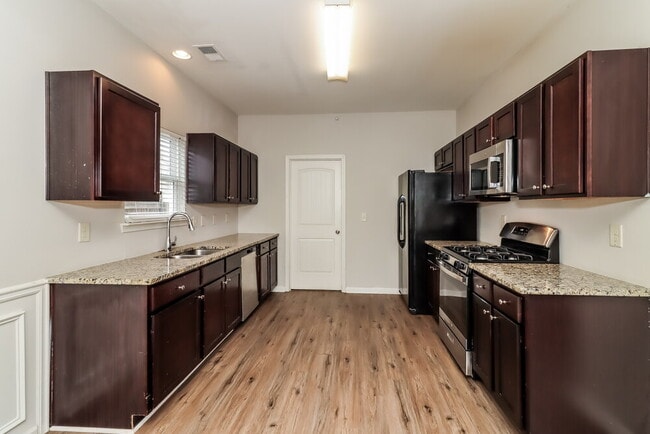 Building Photo - 539 Hill Crest Cir