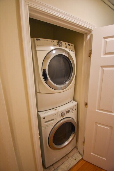 Building Photo - 13 S St NE