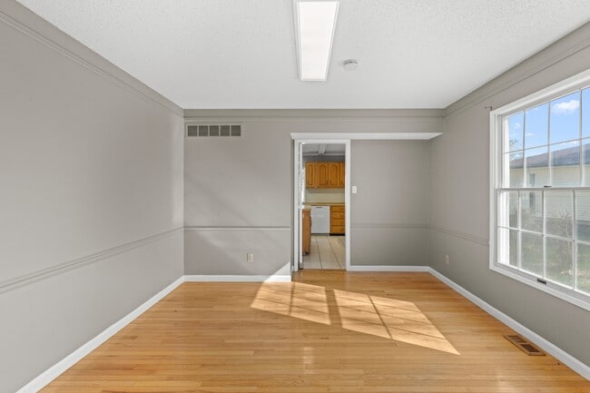 Building Photo - 14355 Rainy Lake Dr