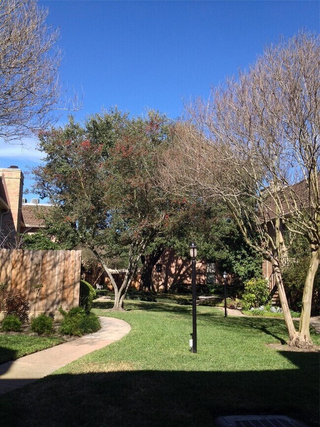 Building Photo - 1601 S Shepherd Dr