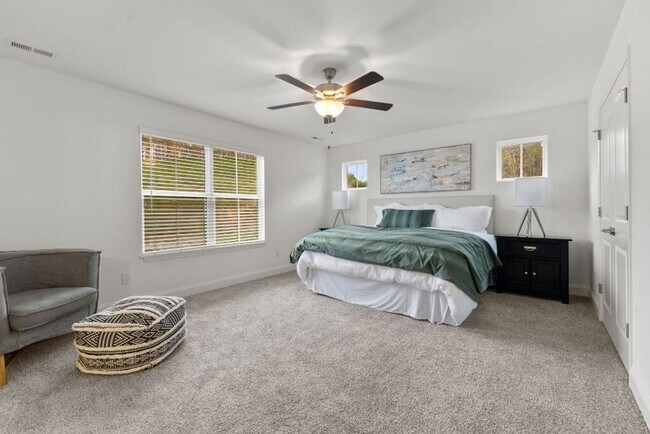 Building Photo - Modern 3-Bedroom Townhome with 2-Car Garage at Chapman Trace!