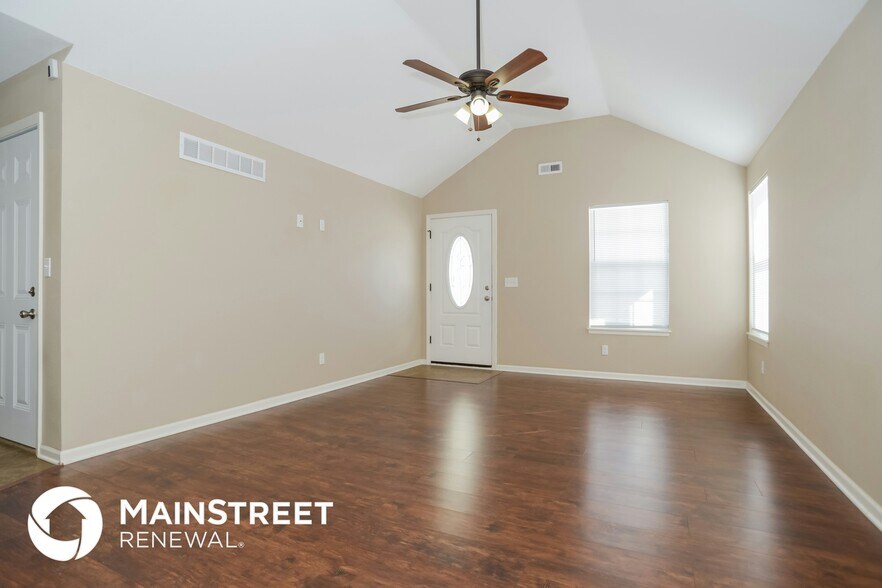 Building Photo - 1106 SE Oak Ridge Dr