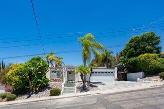 Building Photo - Spacious Entertainers Retreat in San Carlos!