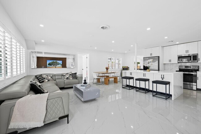 Building Photo - 865 NE 23rd Terrace