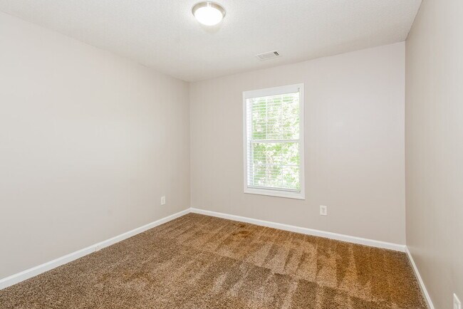 Building Photo - 313 Split Rail Way